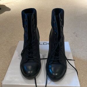 4 inch heeled boot black never worn